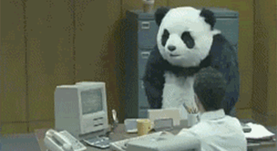 Un panda qui détruit l'ordinateur d'une entreprise qui utilise un profil facebook